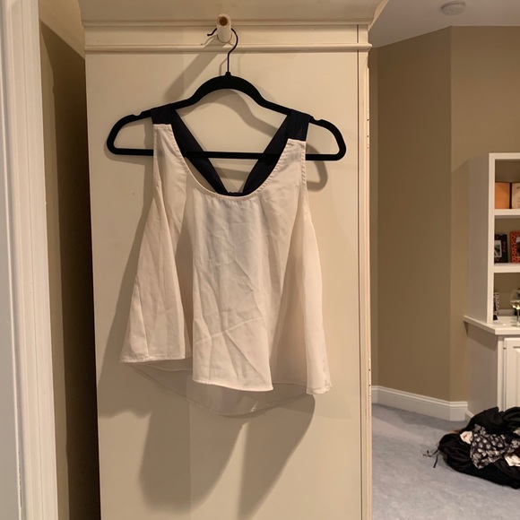 Back bow shirt - Picture 2 of 5